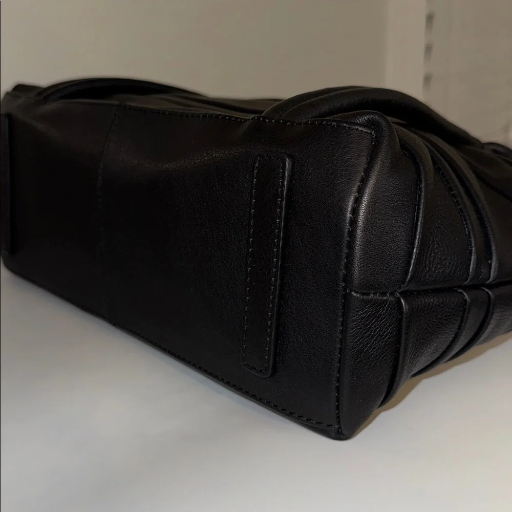 Radley London Farringdon Black Leather Tote w/ Dog Charm - Picture 7 of 9